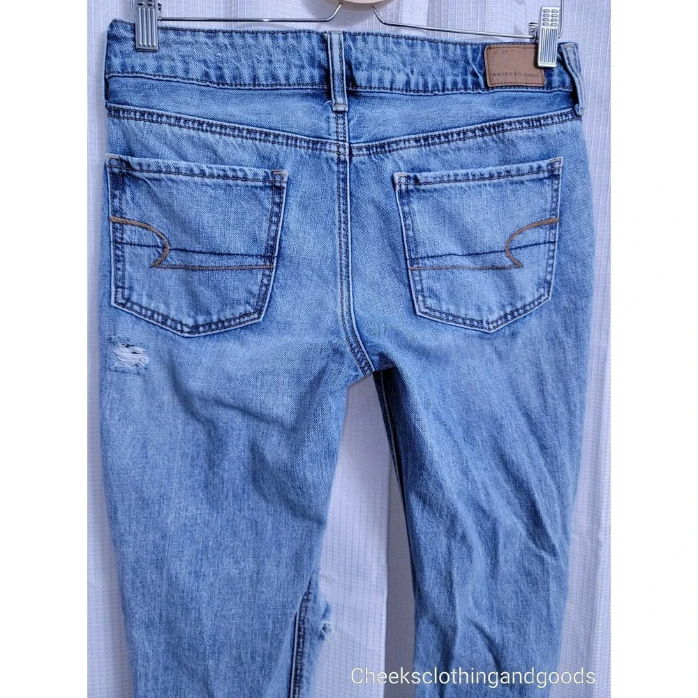 American Eagle Tomgirl Distressed Light Wash Button Fly Jeans size 4 Regular